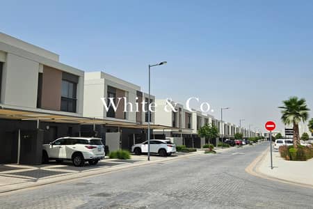 2 Bedroom Villa for Sale in Dubai South, Dubai - Spacious | Vacant On Transfer | Villa