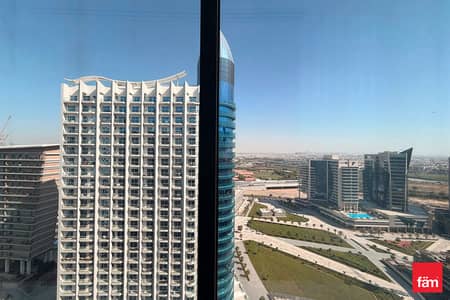 مکتب  للايجار في الخليج التجاري، دبي - مکتب في داماك بيزنس تاور،الخليج التجاري 117000 درهم - 15745386