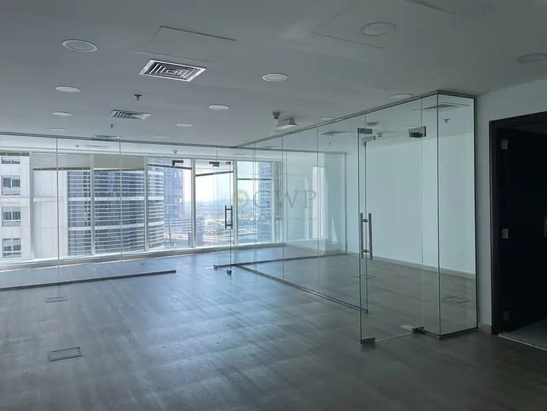 Spacious |Fitted With Partitions |Close to Metro