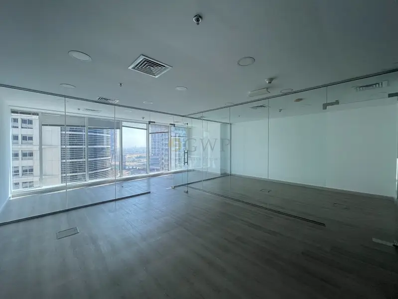 Spacious |Fitted With Partitions |Close to Metro