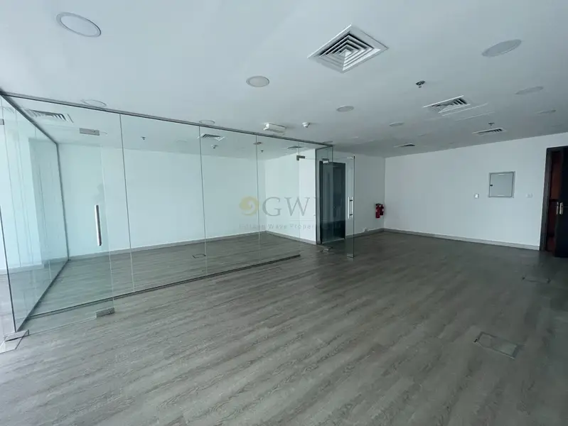 Spacious |Fitted With Partitions |Close to Metro