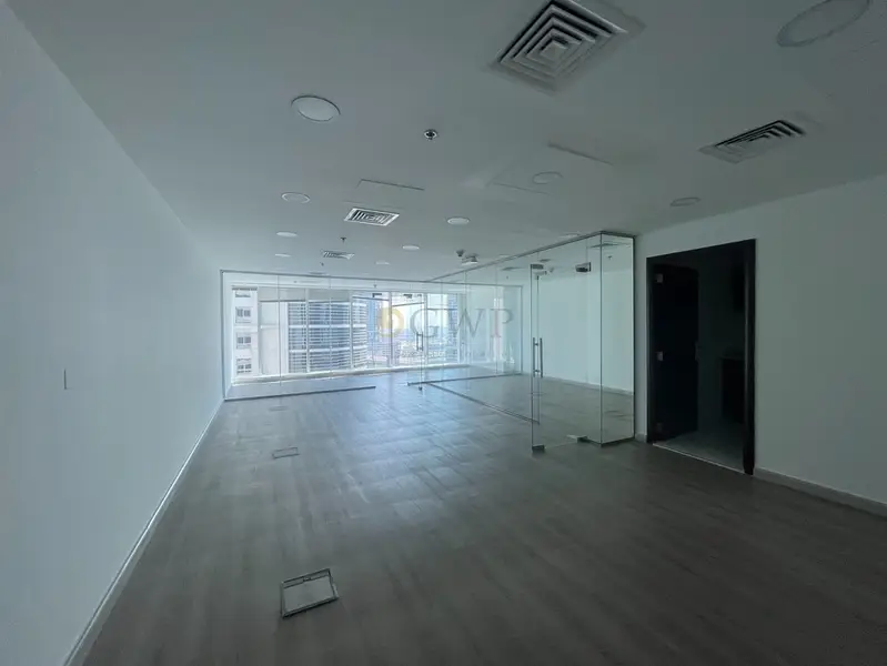 Spacious |Fitted With Partitions |Close to Metro