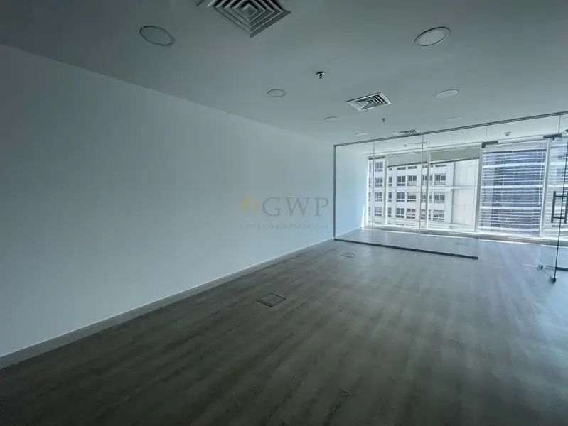 Spacious |Fitted With Partitions |Close to Metro