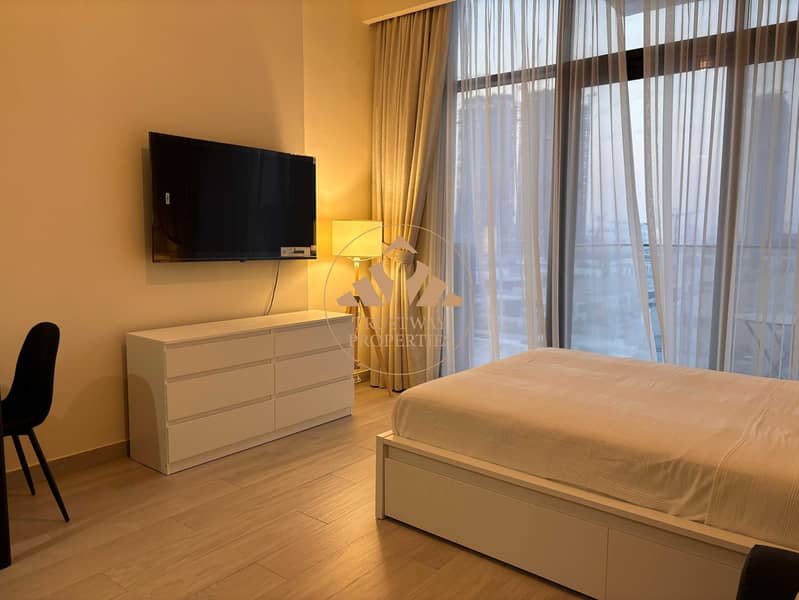 6 bedroom TV. jpg