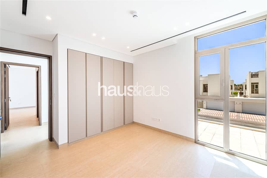Prime Lake View | Brand New 5 Bed | Priced to Sell - Image 15