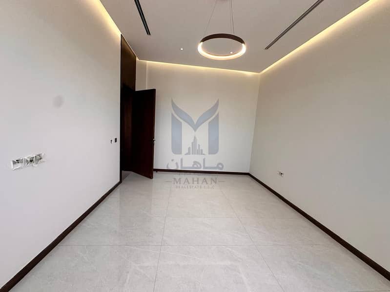 8 1001280995. jpg