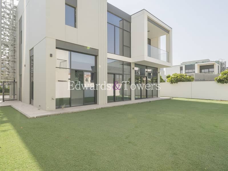 Vacant | Corner Villa | Opposite pool Vacant | Corner Villa | Opposite pool