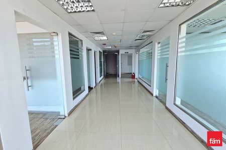 Office te Huur in Jumeirah Lake Towers (JLT), Dubai - Kantoor in Jumeirah Lake Towers (JLT),JLT Cluster W,Tiffany Tower, 192700 AED - 15755609 Office te Huur in Jumeirah Lake Towers (JLT), Dubai - Kantoor in Jumeirah Lake Towers (JLT),JLT Cluster W,Tiffany Tower, 192700 AED - 15755609