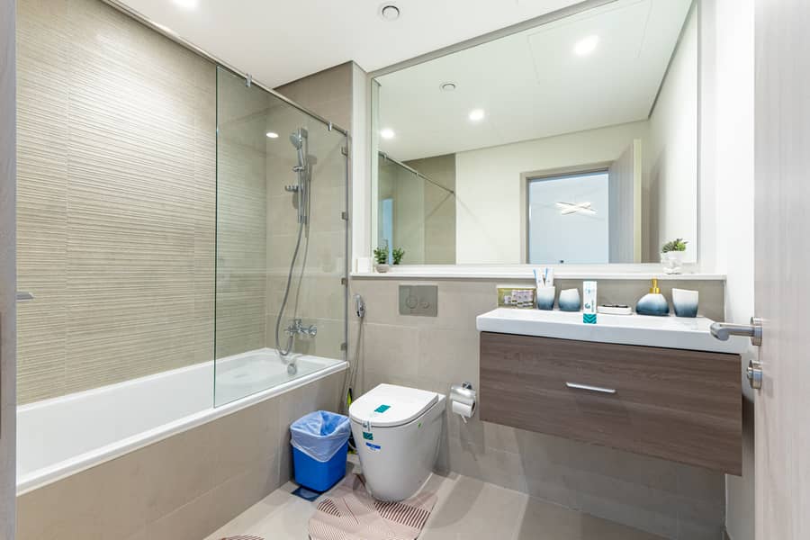 16 Washroom 1. jpg