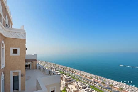Spacious Penthouse | Sea View | 4 Bedrooms Spacious Penthouse | Sea View | 4 Bedrooms