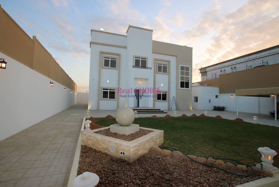 Luxury Villa 4 Beds I brand new I Private Garden