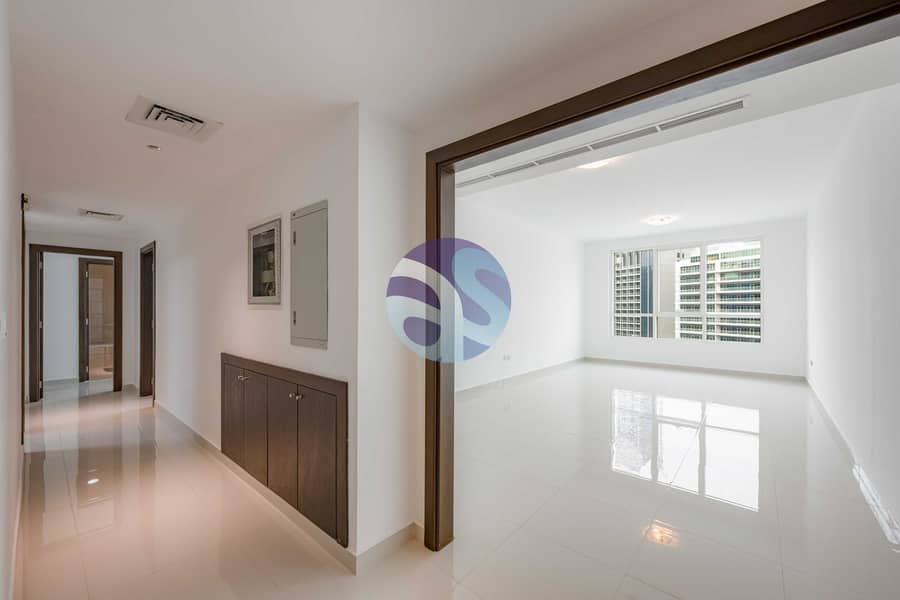 6 Hallway Livingroom. jpg