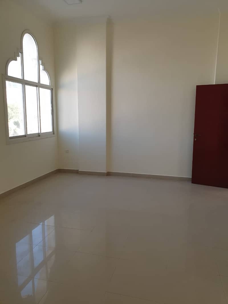 4BR villa in Khalidia for rent just 80k in 4 cheques