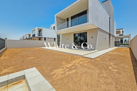 4 Bedroom Villa for Rent in Arabian Ranches 3, Dubai - Available Now | Landscaped | On The Pool 4 Bedroom Villa for Rent in Arabian Ranches 3, Dubai - Available Now | Landscaped | On The Pool