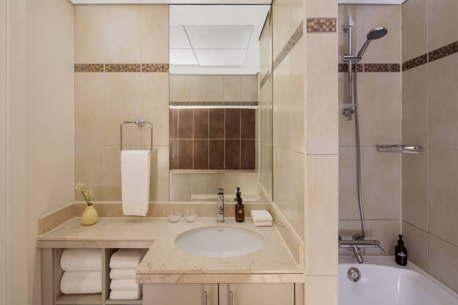 15 Bathroom 3. jpg