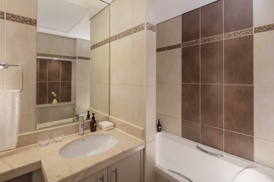 17 Bathroom 2. jpg