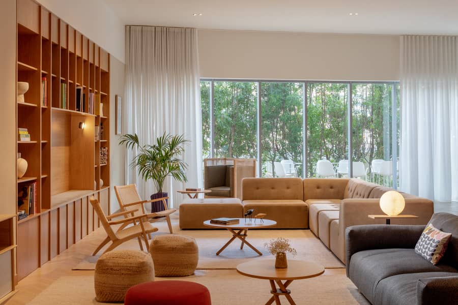 28 Living Area. jpg