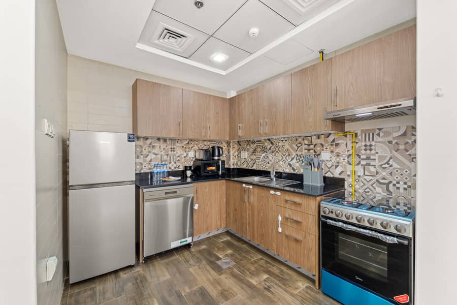 10 10-Kitchen. jpg