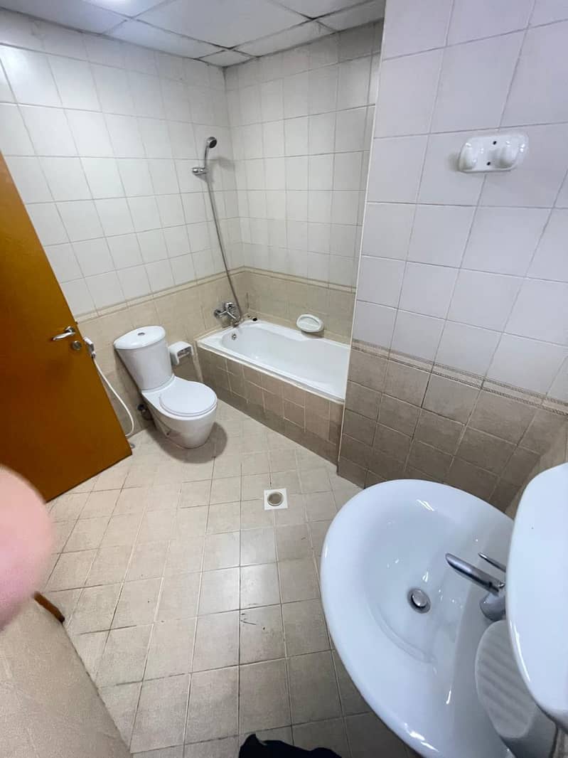21 b67be8b3-01ba-4913-a0aa-3baff84d172a. jpg
