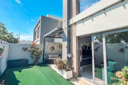 2 Bedroom Villa for Sale in Dubai South, Dubai - Close to Amenities | Upgraded Kitchen | Landscaped 2 Bedroom Villa for Sale in Dubai South, Dubai - Close to Amenities | Upgraded Kitchen | Landscaped