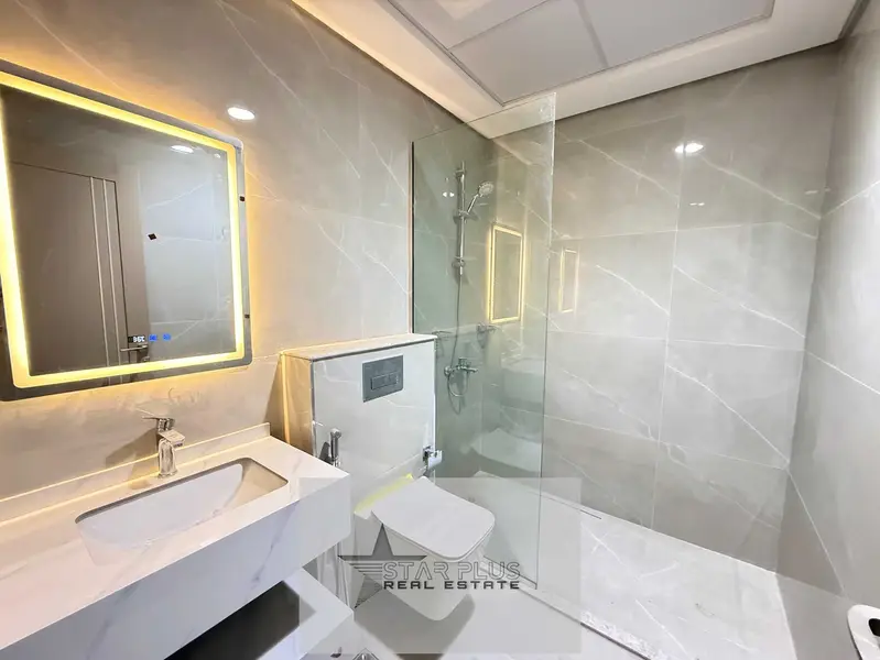 ALMOST BRAND NEW SPACIOUS & LUXURIOUS 2 + MAID OR STORE ROOM WITH CLOSED KITCHEN,LAUNDARY ROOM AND PARKING.