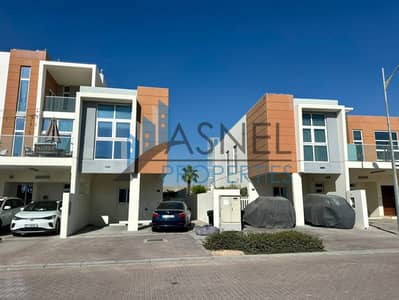 3 habitaciones Townhouse para en Alquiler en DAMAC Hills 2 (Akoya by DAMAC), Dubai - 9247f15e-5bbf-4f56-abc1-f8d285f7b391. jpg 3 habitaciones Townhouse para en Alquiler en DAMAC Hills 2 (Akoya by DAMAC), Dubai - 9247f15e-5bbf-4f56-abc1-f8d285f7b391. jpg