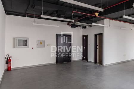 Office for Rent in Jumeirah Lake Towers (JLT), Dubai - Lake View | Open Space | Fitted | Vacant | Balcony Office for Rent in Jumeirah Lake Towers (JLT), Dubai - Lake View | Open Space | Fitted | Vacant | Balcony
