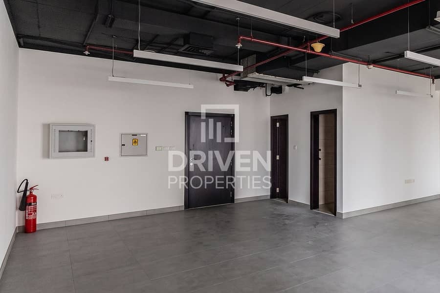 Lake View | Open Space | Fitted | Vacant | Balcony Lake View | Open Space | Fitted | Vacant | Balcony