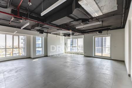 Office for Rent in Jumeirah Lake Towers (JLT), Dubai - Lake View | Open Office Space | Vacant | Balcony Office for Rent in Jumeirah Lake Towers (JLT), Dubai - Lake View | Open Office Space | Vacant | Balcony
