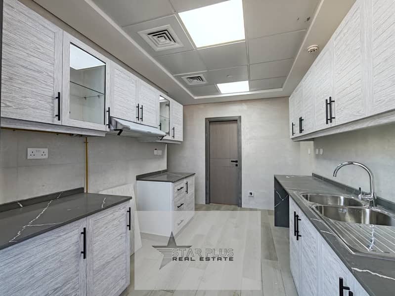 10 eed8251c-cd74-4bde-95d5-c93a3bd1feb6. jpg