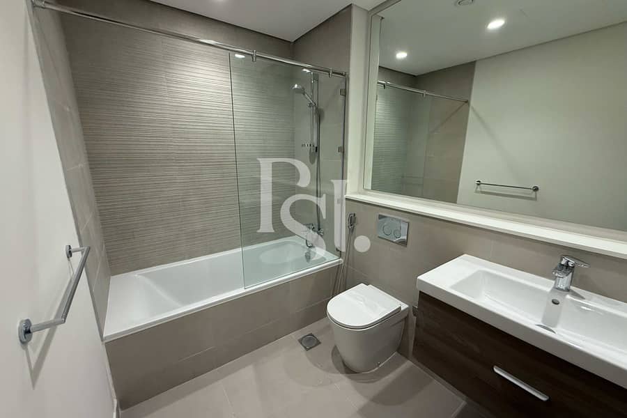9 505717-AP195761-Yas-Golf-Collection-Views-Apt-2BR-Yas-Island-Abu-Dhabi-UAE-005. jpg