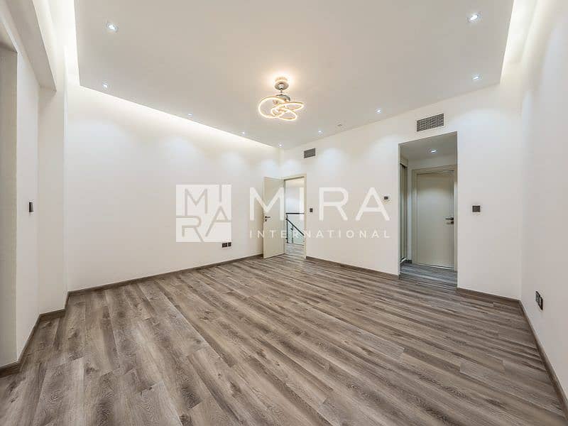 14 MJG00208-HDR