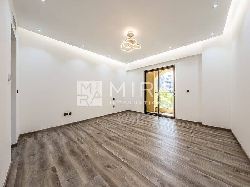 18 MJG00205-HDR