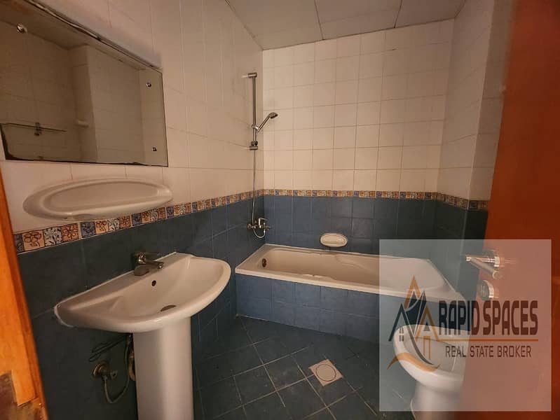 4 49E villa bath. jpeg