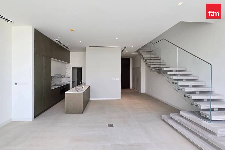 Spacious Layout Lift Brand New Spacious Layout Lift Brand New