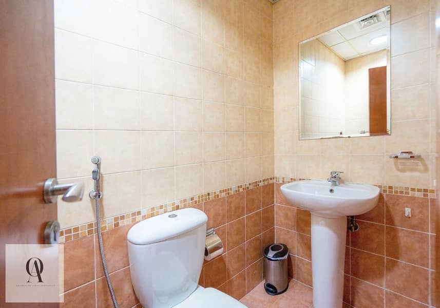 9 Bathroom 4. jpeg
