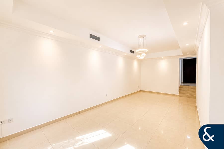 3 Bed Townhouse | Basement | Closed Kitchen 3 Bed Townhouse | Basement | Closed Kitchen