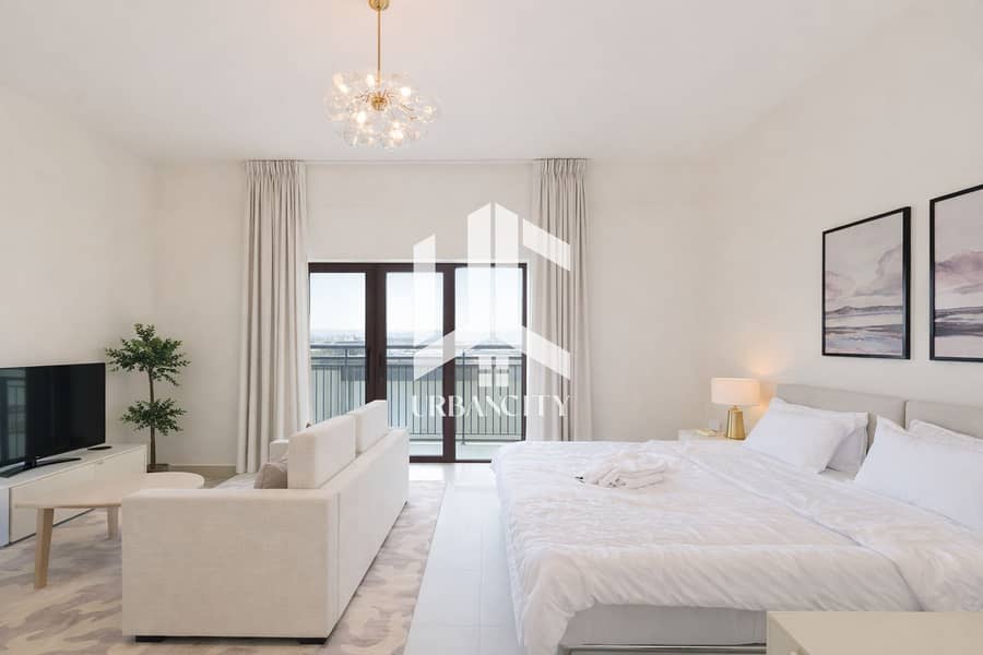 5 Modern studio with city view. png