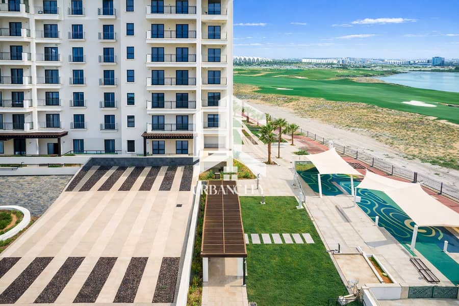 10 Modern residential and golf course view. png