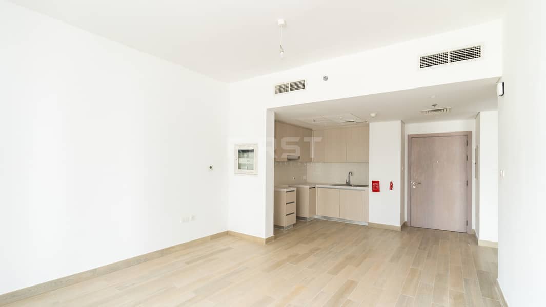 5 1BR Apt Watersedge Yas Island Abu Dhbai UAE  (2). jpg