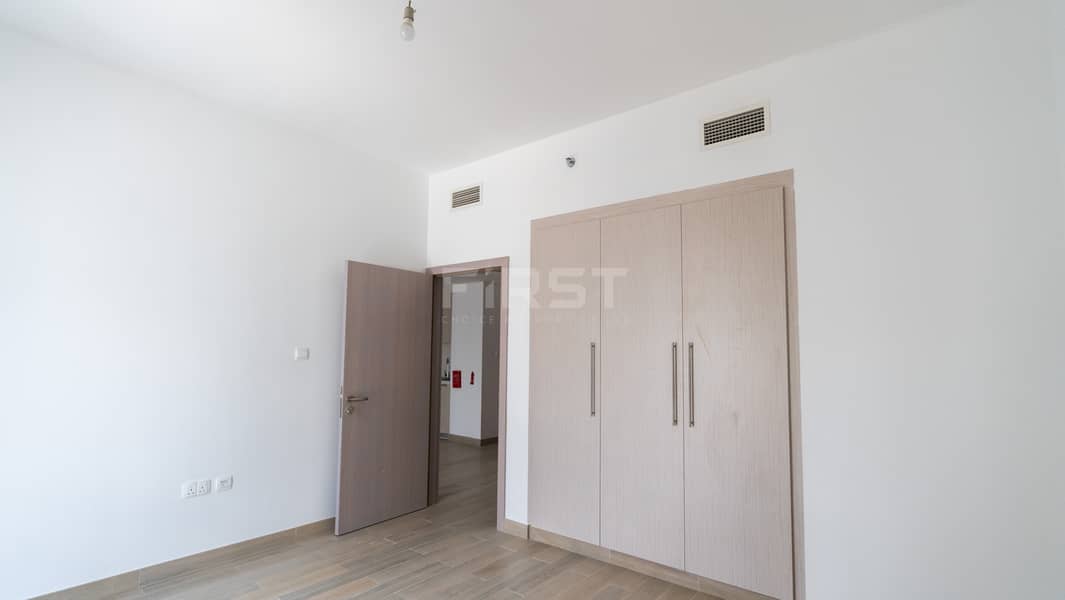 9 1BR Apt Watersedge Yas Island Abu Dhbai UAE  (7). jpg