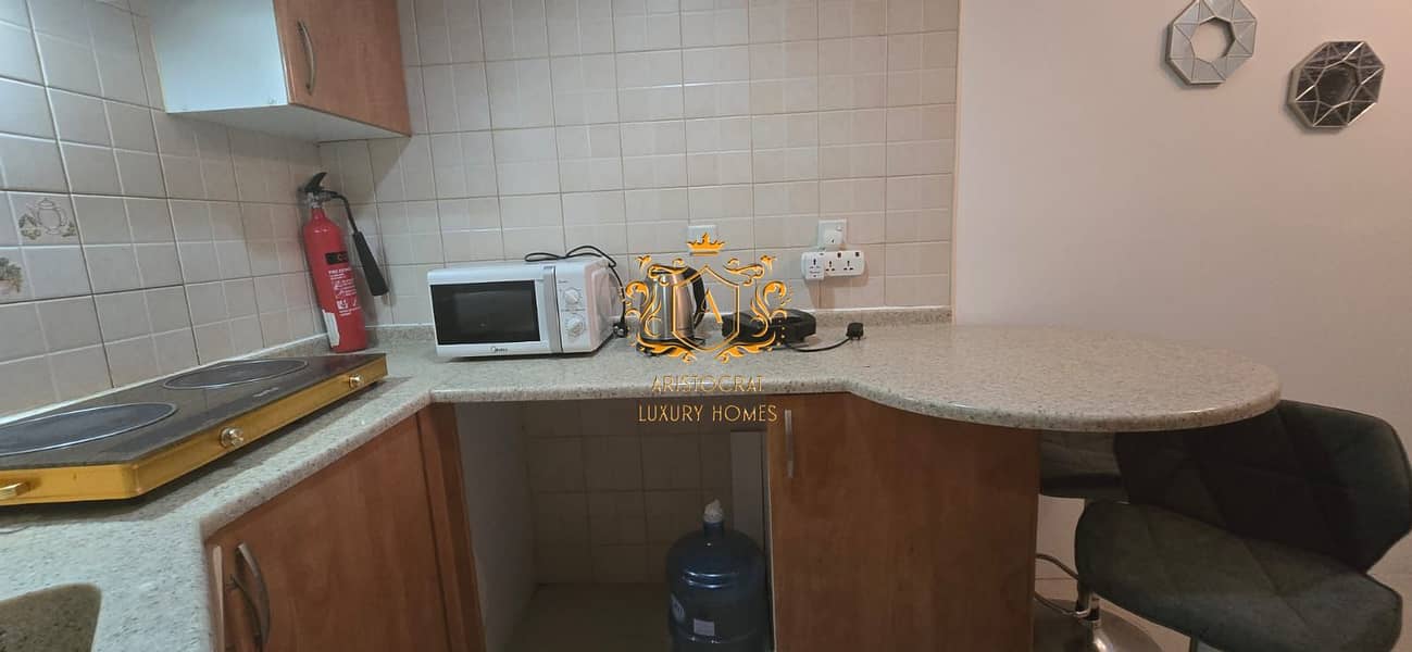 12 Kitchen 05. jpeg