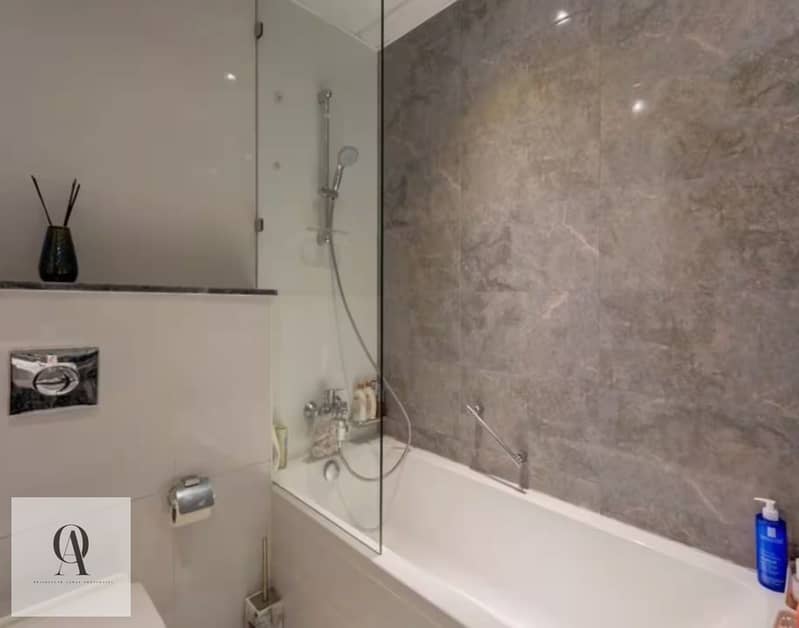 6 Bath 2. jpeg