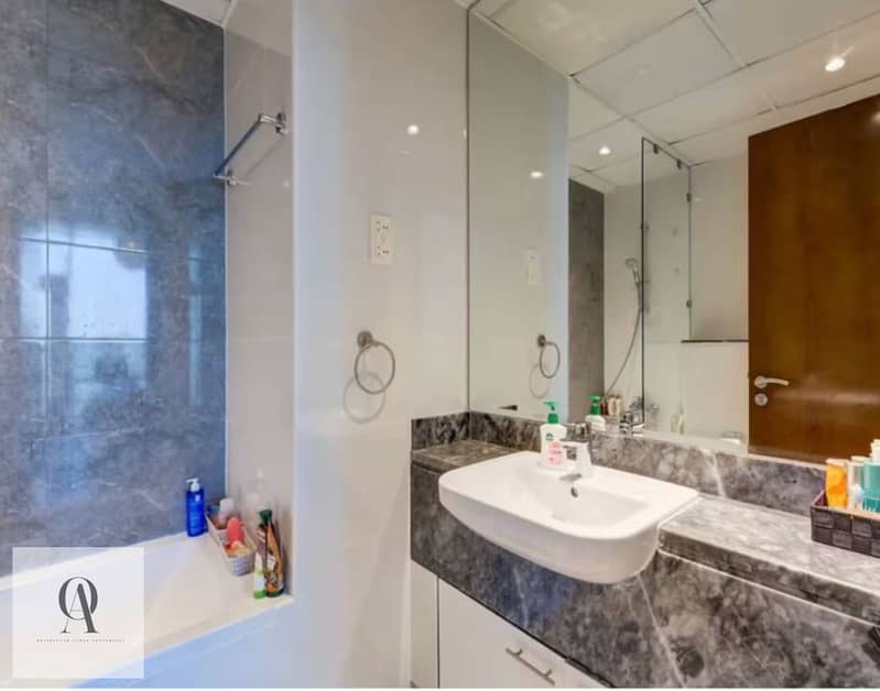 7 Bathroom 1. jpeg