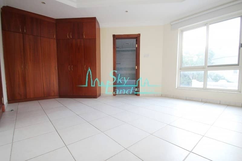 7 Spacious 4 bed+study with 2 maid's| large garden