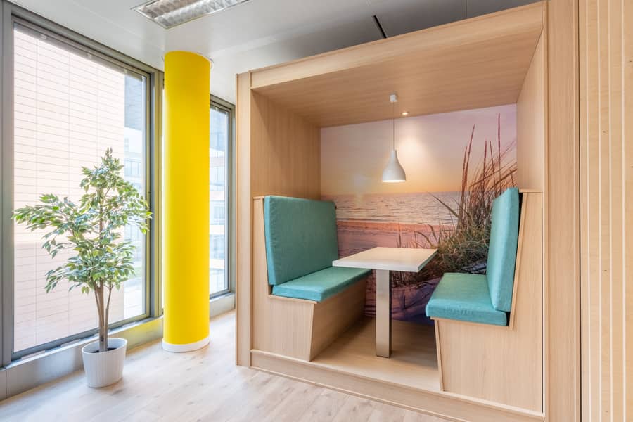 5 Regus Eolis Square 2523 Luxembourg Business Lounge. jpg
