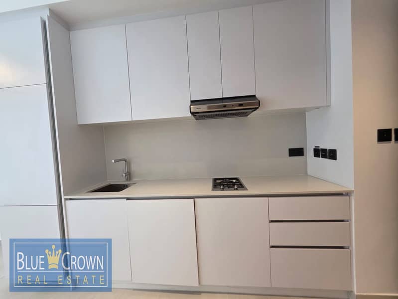 5 4e412357-0aa2-4da9-8803-ddf5b9488b5c. jpg