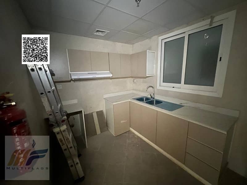 10 ce086353-f2c0-4c75-ae7d-7d910d784d26. jpg