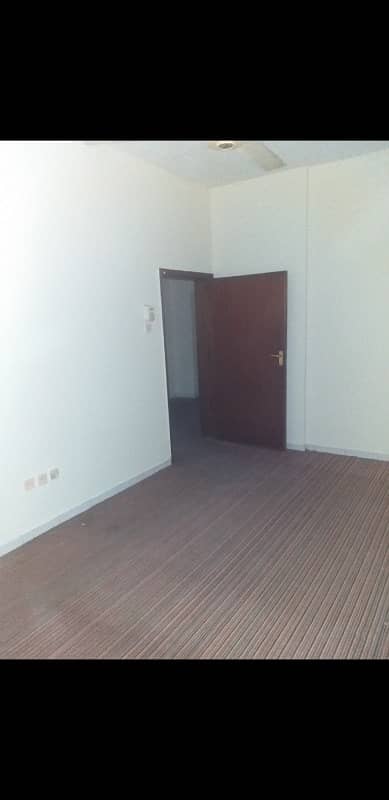 1BHK FLATE WITH WINDOW  AC, CENTRAL GAS, BALCONY IN AL MAHATTHA AREA.
