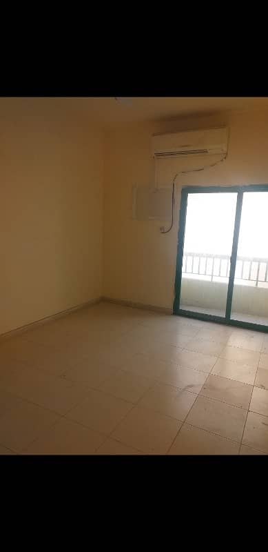 2BHK FLATE WITH CENTRAL GAS AND BALCONY IN A FAMILY BUILDING IN AL YARMOOK AREA.